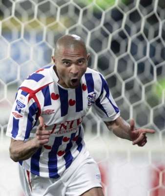 البرازيـلـي أفـونـسـو ألفـيــــس