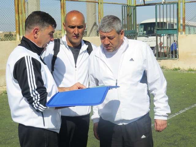 عماد خانكان والجهاز التدريبي المعاون 