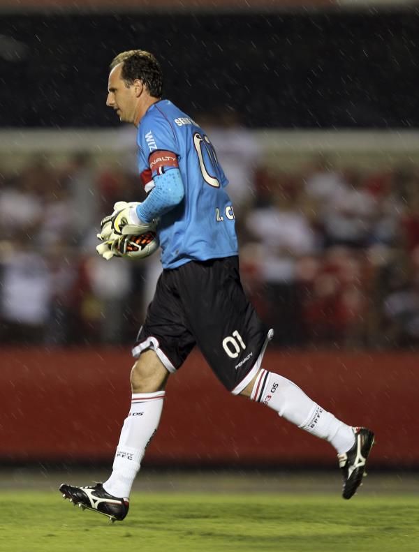 2013-11-21t011519z_491831415_gm1e9bl0phr01_rtrmadp_3_soccer-latam-sudamericana_reuters