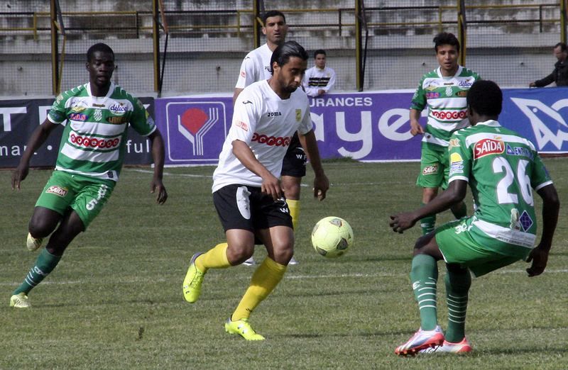 صورة من مباراة الدوري بين الملعب القابسي والبنزرتي 