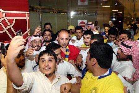 جماهير النصر تحيط بكانيدا لدى وصوله إلى الرياض