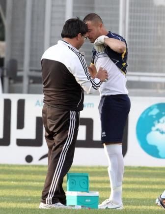 حرب يتفقد اصابة شفيع 