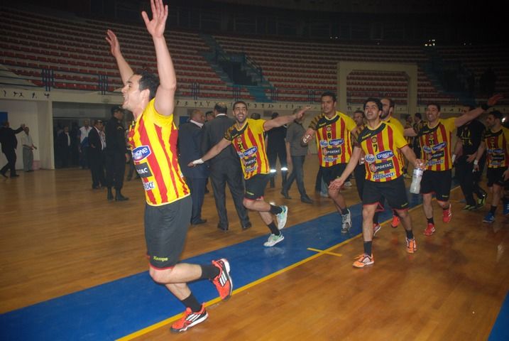  من فرحة الترجي بعد ضمان التتويج بلقب الدوري التونسي لكرة اليد