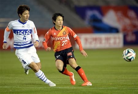 كوكي سوجيموري (يمين)