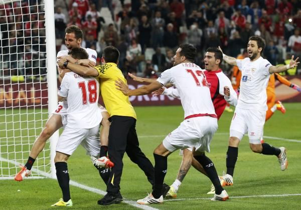 فرحة إشبيلية بالفوز 