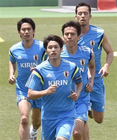 الرباعي الياباني في اليوم الأول لمعسكر كأس العالم 2014