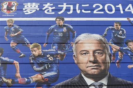 صورة قريبة للملصق الضخم