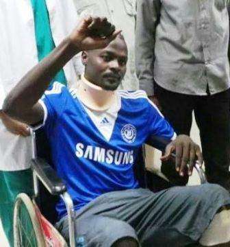 مساوي لحظة خروجه من المستشفي اليوم السبت