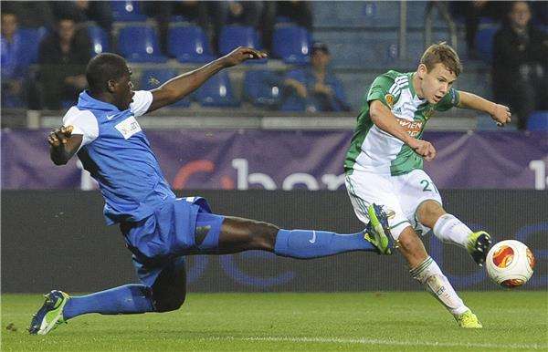 كاليدو كوليبالي (يسار)