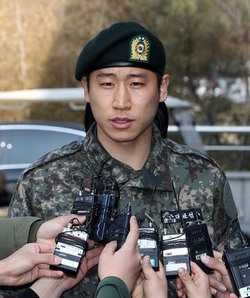 المهاجم لي كيون هو 