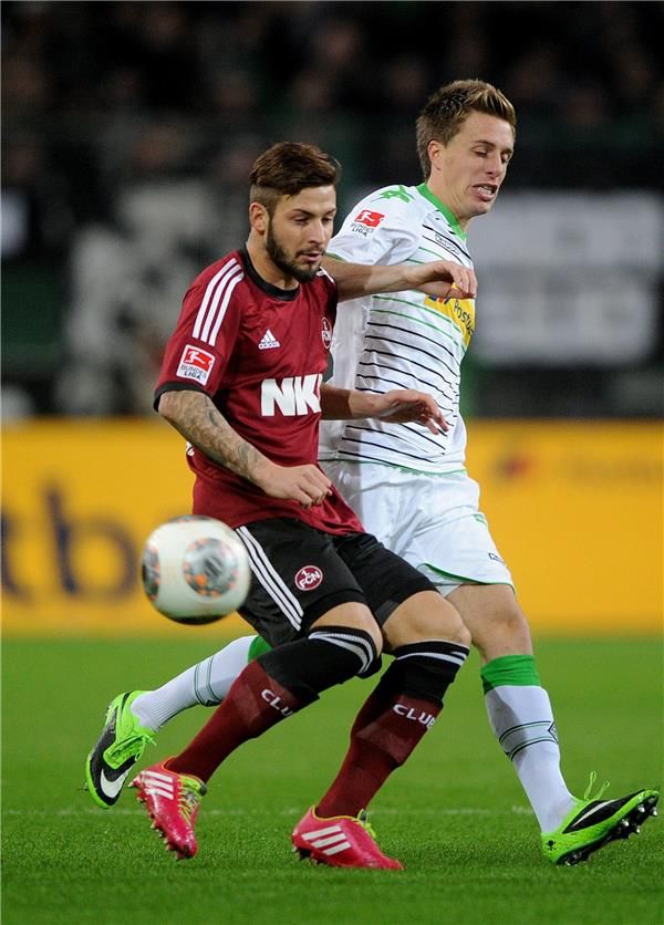 مارفين بلاتانهاردت (يسار)