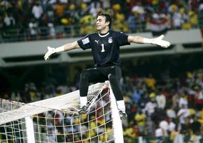 عصام الحضري افضل حارس بالبطولة