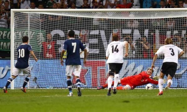 2012-08-15t192803z_170978050_bm2e88f1neg01_rtrmadp_3_soccer-friendly_reuters