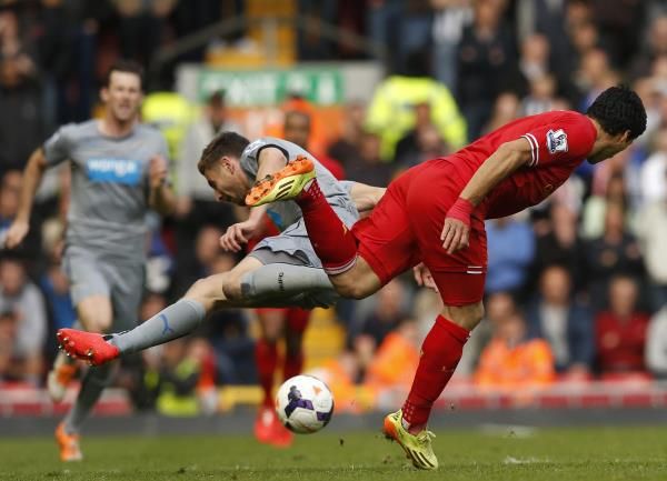 دوميت لحظة التحامه مع سواريز