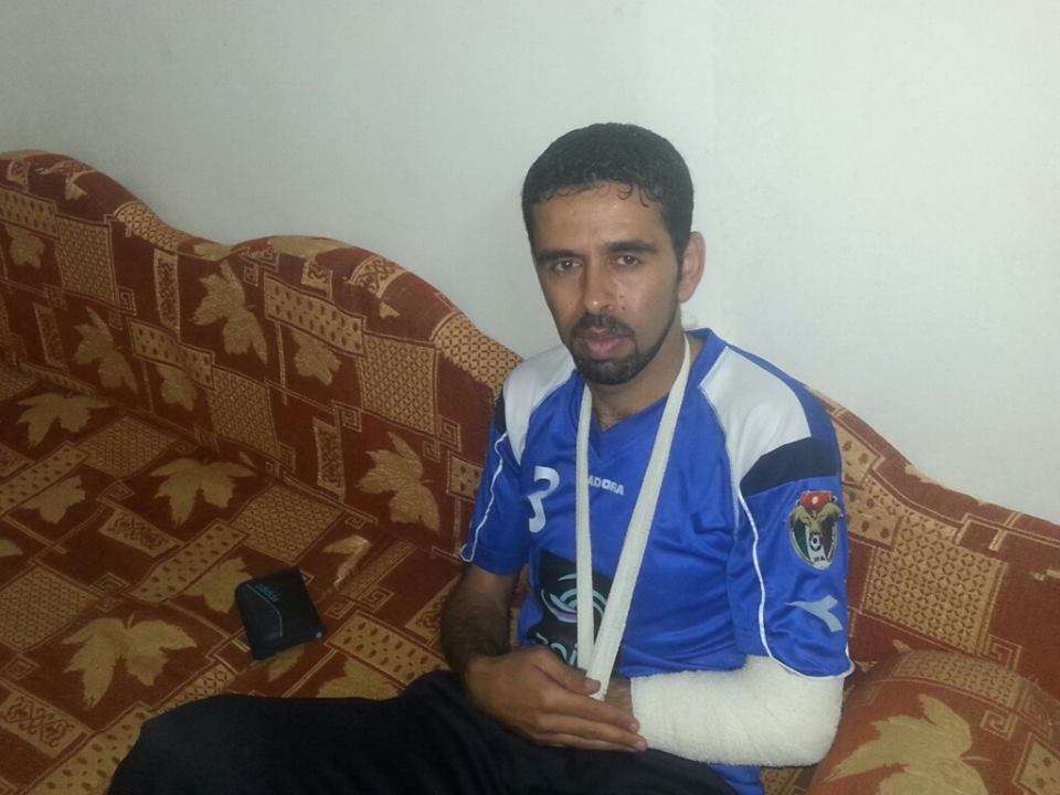 فادي شاهين بعدما وضع يده في الجبيرة 