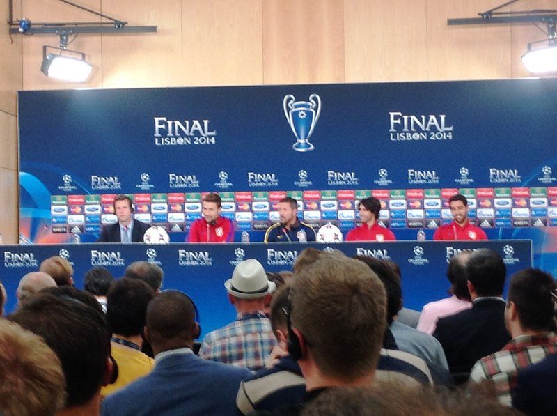 الإبتسامة كانت حاضرة في المؤتمر الصحفي لأتلتيكو