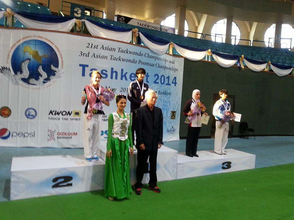 حيدر "يسار" على منصة التتويج اليوم ببطولة آسيا