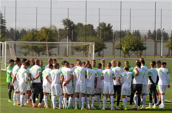  المنتخب الجزائري الأول لكرة القدم