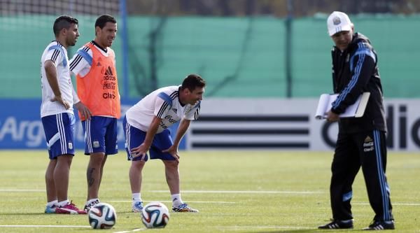 2014-05-28t153645z_2118006487_gm1ea5s1thh01_rtrmadp_3_soccer-world_reuters