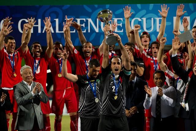   المنتخب الفلسطيني يحتفل بتتويجه بكاس التحدي