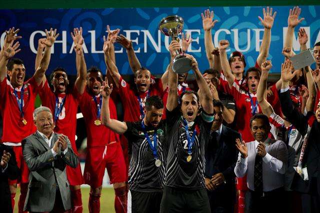   المنتخب الفلسطيني يحتفل بتتويجه بكاس التحدي