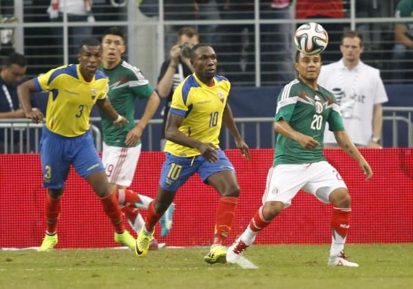 لويس مونتيس (يمين)