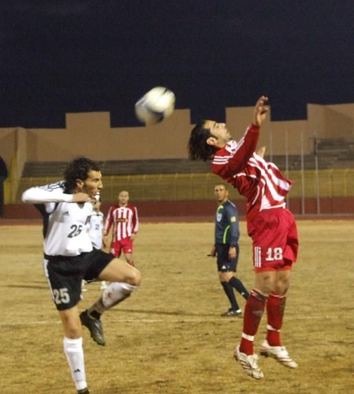 ابو هشهش ومحاولة عكس الكرة بجزاء الاهلي وبعدسة كووورة