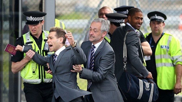 article-2645326-1E62136300000578-220_634x383