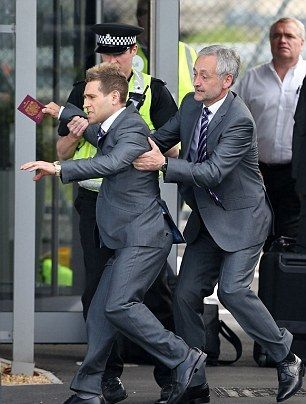 article-2645326-1E62135400000578-712_306x423