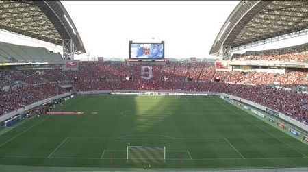 جماهير فريق اوراوا ريدز تظهر رقم (9) الخاص لهاراجوتشي