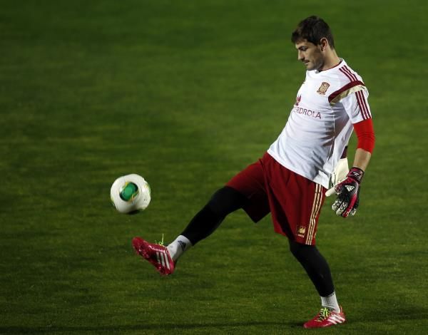 2013-11-13t203105z_1706885963_gm1e9be0azg01_rtrmadp_3_soccer_reuters