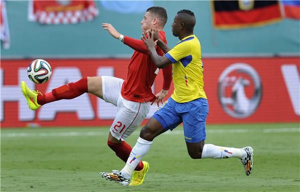 روس باركلي تألق في مباراة إنجلترا والإكوادور الودية