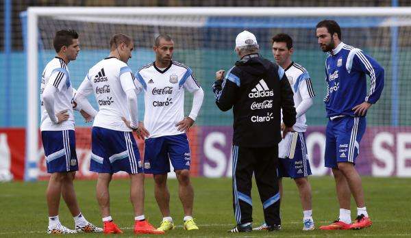 2014-05-31t152526z_1361363954_gm1ea5v1svt01_rtrmadp_3_soccer-world-argentina_reuters