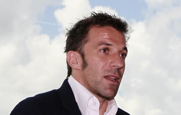 2013-02-21t042428z_158377862_gm1e92l0yco01_rtrmadp_3_soccer-australia-del-piero_reuters