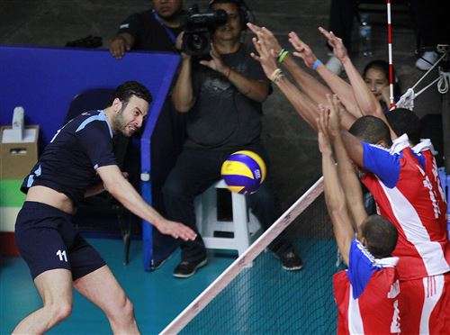 صورة من مباراة تونس وكوبا في الدوري العالمي .