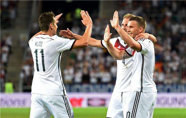 فرحة لاعبي المانيا بالفوز في احدى المباريات