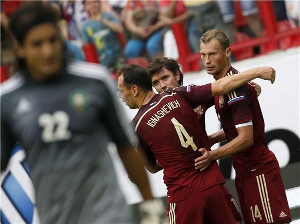 فرحة لاعبي روسيا بأحد الاهداف