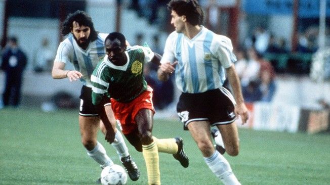 لقطة من مباراة الكاميرون مع الأرجنتين 1990