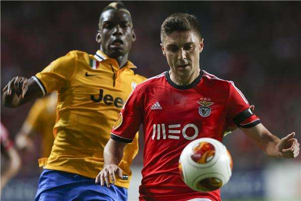 جيليرمي سيكيرا (يمين)