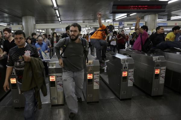 2014-06-09t183456z_709251201_tb3ea691i9jmr_rtrmadp_3_brazil-worldcup-strike_reuters