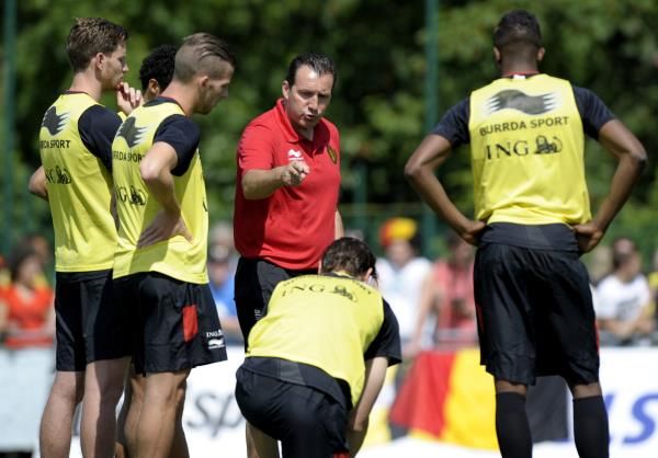 فيلموتس مع لاعبي منتخب بلجيكا