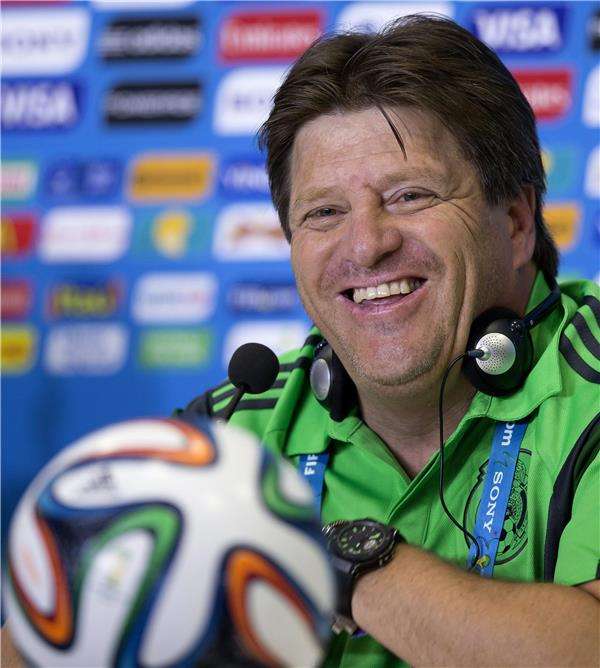 ميجيل هيريرا مدرب المكسيك