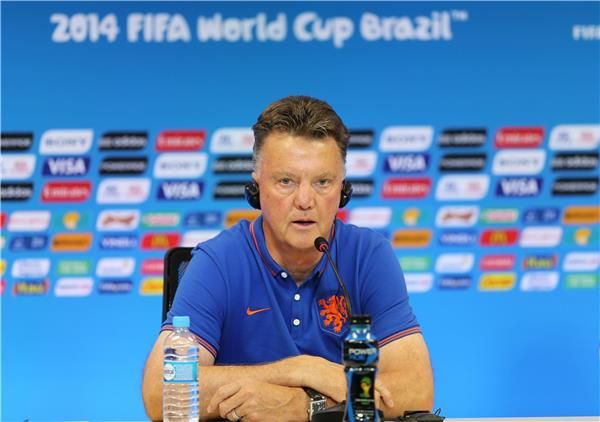  لويس فان جال خلال المؤتمر الصحفي اليوم