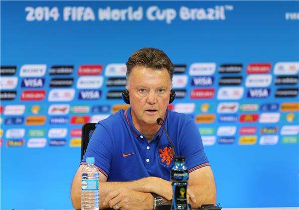 لويس فان جال خلال المؤتمر الصحفي اليوم