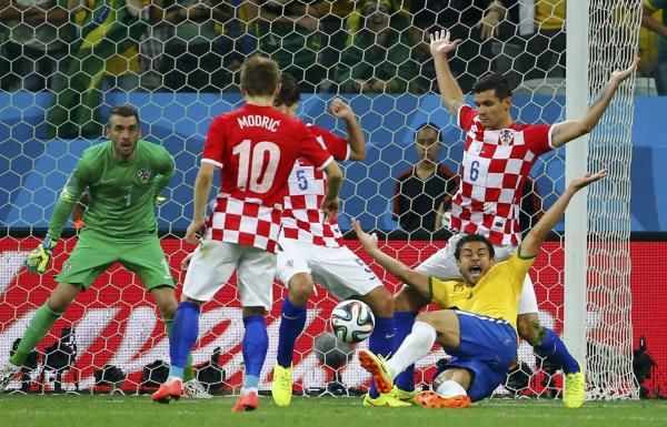 2014-06-12t222946z_121566782_tb3ea6c1t4vbt_rtrmadp_3_soccer-world-m01-bra-cro_reuters