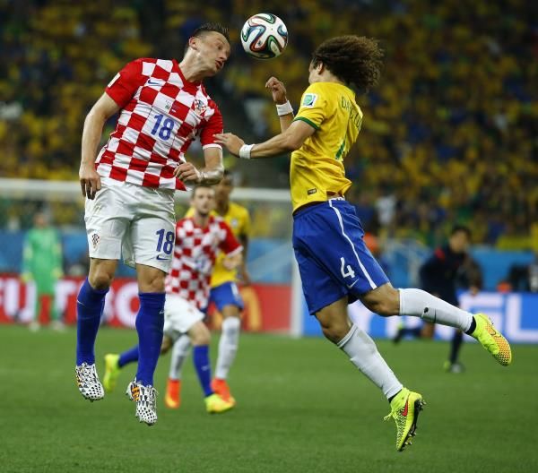 2014-06-12t220544z_88687196_tb3ea6c1s0q8w_rtrmadp_3_soccer-world-m01-bra-cro_reuters
