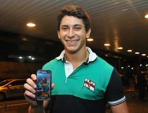 البرازيلي فلافيو دا سوزا يعرض صورته مع دروجبا