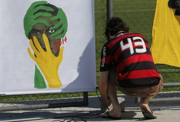 2014-06-08t173757z_1862243866_tb3ea681fmn5n_rtrmadp_3_brazil-worldcup_reuters
