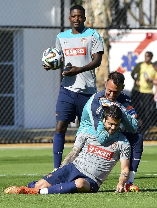 2014-06-13t175903z_1756925060_tb3ea6d1gksav_rtrmadp_3_brazil-worldcup_reuters