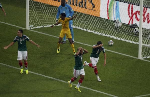 2014-06-13t184758z_1752978669_tb3ea6d1iukd6_rtrmadp_3_soccer-world-m02-mex-cmr_reuters